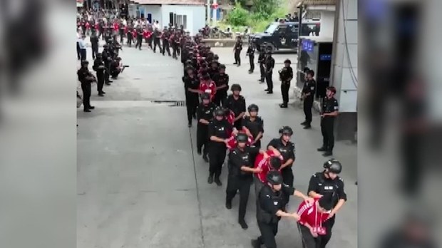 တရုတ်နယ်စပ်မှာ အွန်လိုင်းငွေလိမ်မှုနဲ့ အဖမ်းခံရတဲ့ မြန်မာ ၄၆၀ ခန့်ကို စစ်ကောင်စီ အမှုဖွင့် တရုတ်နယ်စပ်မှာ အွန်လိုင်းငွေလိမ်မှုနဲ့ အဖမ်းခံရတဲ့ မြန်မာ ၄၆၀ ခန့်ကို စစ်ကောင်စီ အမှုဖွင့်