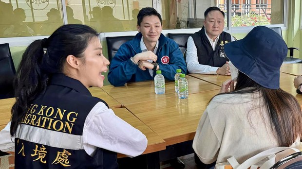 ငွေလိမ်လုပ်ငန်းမှာ လူကုန်ကူးခံရတဲ့ ဟောင်ကောင်အမျိုးသမီး နေရပ်ပြန်ရောက် ငွေလိမ်လုပ်ငန်းမှာ လူကုန်ကူးခံရတဲ့ ဟောင်ကောင်အမျိုးသမီး နေရပ်ပြန်ရောက်