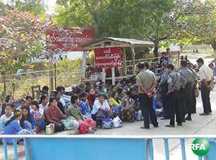 plate-worker-protest-305.jpg plate-worker-protest-305.jpg