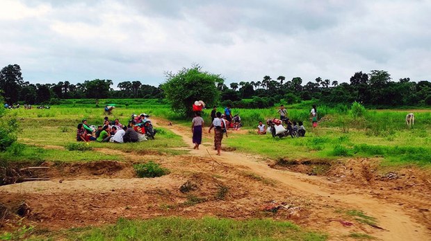 ပုလဲမြို့နယ်ထဲက ရွာတွေကို လက်နက်ကြီးနဲ့ပစ်နေလို့ ဒေသခံနှစ်သောင်းခန့် ထွက်ပြေးရ ပုလဲမြို့နယ်ထဲက ရွာတွေကို လက်နက်ကြီးနဲ့ပစ်နေလို့ ဒေသခံနှစ်သောင်းခန့် ထွက်ပြေးရ