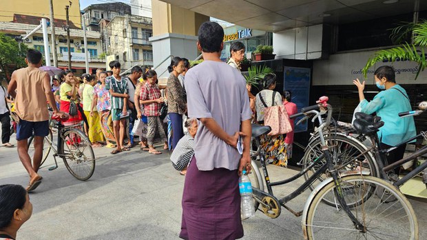 ရန်ကုန်မှာ စားအုန်းဆီကို ဝယ်ခွင့်စာအုပ်နဲ့ ဝယ်ရဖို့ရှိ ရန်ကုန်မှာ စားအုန်းဆီကို ဝယ်ခွင့်စာအုပ်နဲ့ ဝယ်ရဖို့ရှိ