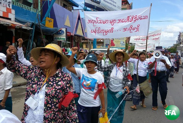 panda-workers-protest-mdy-620.jpg panda-workers-protest-mdy-620.jpg