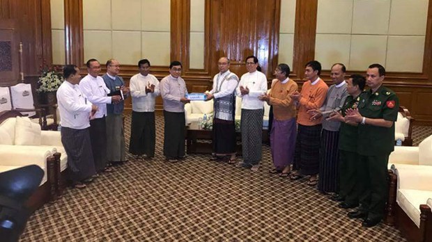 parliament-donate-flooding-622.jpg parliament-donate-flooding-622.jpg