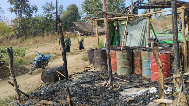 ပေါက်မြို့နယ် သပြေညိုရေနံမှော် လေကြောင်းနဲ့ ဗုံးကြဲခံရပြီး ထိခိုက်ပျက်စီးမှုတွေရှိ ပေါက်မြို့နယ် သပြေညိုရေနံမှော် လေကြောင်းနဲ့ ဗုံးကြဲခံရပြီး ထိခိုက်ပျက်စီးမှုတွေရှိ