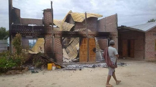 ပေါက်မြို့ ချိုင်ဇောက် အထက်နဲ့အောက် ရွာတွေက နေအိမ် ၆၆ လုံးခန့် မီးရှို့ခံရ ပေါက်မြို့ ချိုင်ဇောက် အထက်နဲ့အောက် ရွာတွေက နေအိမ် ၆၆ လုံးခန့် မီးရှို့ခံရ