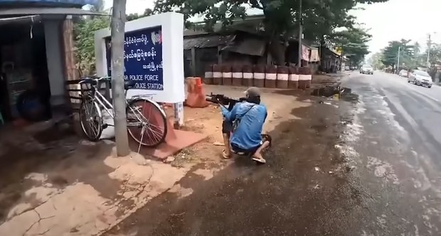သိမ်ဆိပ်ရဲစခန်းနဲ့ ခမရတပ်ရင်း ၉ တိုက်ခိုက်မှု ရဲ သုံးဦးသေ၊ လေးဦးဒဏ်ရာရ သိမ်ဆိပ်ရဲစခန်းနဲ့ ခမရတပ်ရင်း ၉ တိုက်ခိုက်မှု ရဲ သုံးဦးသေ၊ လေးဦးဒဏ်ရာရ