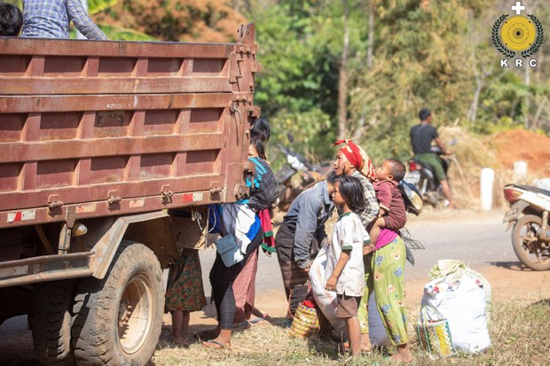 ဖယ်ခုံက စစ်ဘေးဒုက္ခသည်စခန်း ဗုံးကြဲခံရ၊ ကလေးတစ်ဦးအပါအဝင် သုံးဦး သေဆုံး သုံးဦးဒဏ်ရာရ ဖယ်ခုံက စစ်ဘေးဒုက္ခသည်စခန်း ဗုံးကြဲခံရ၊ ကလေးတစ်ဦးအပါအဝင် သုံးဦး သေဆုံး သုံးဦးဒဏ်ရာရ
