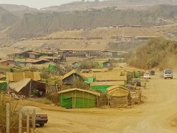 ဖားကန့်ရောက် မကွေးနဲ့ စစ်ကိုင်းက စစ်ဘေးဒုက္ခသည်တွေ နေရာရွှေ့ပြောင်းရ ဖားကန့်ရောက် မကွေးနဲ့ စစ်ကိုင်းက စစ်ဘေးဒုက္ခသည်တွေ နေရာရွှေ့ပြောင်းရ