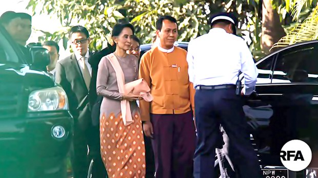 ဒေါ်အောင်ဆန်းစုကြည်ကို ရွှေချောင်းတွေ ပေးခဲ့ကြောင်း ဦးဖြိုးမင်းသိန်း တရားရုံးမှာ ထွက်ဆို ဒေါ်အောင်ဆန်းစုကြည်ကို ရွှေချောင်းတွေ ပေးခဲ့ကြောင်း ဦးဖြိုးမင်းသိန်း တရားရုံးမှာ ထွက်ဆို