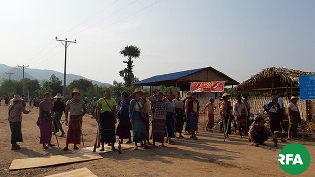 aungthabye-villagers-622.jpg aungthabye-villagers-622.jpg