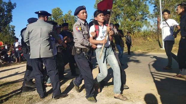 kayah-protesters-arrest-622.jpg kayah-protesters-arrest-622.jpg