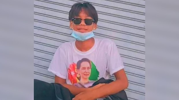 လွတ်မြောက်နယ်မြေမှာ ကွယ်လွန်သွားတဲ့ လူငယ်အတွက် မိသားစုဝင်တွေကို ရဲတပ်ဖွဲ့စစ်ဆေး လွတ်မြောက်နယ်မြေမှာ ကွယ်လွန်သွားတဲ့ လူငယ်အတွက် မိသားစုဝင်တွေကို ရဲတပ်ဖွဲ့စစ်ဆေး