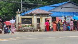 နိုင်ငံရေးအကျဉ်းသူကို ထောင်ဝင်စာတွေ့ဖို့ စောင့်ဆိုင်းနေတဲ့ မိခင် သေဆုံး