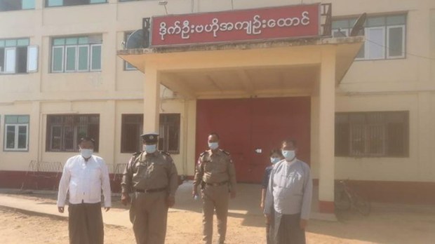 ဒိုက်ဦးထောင်မှာ နိုင်ငံရေးအကျဉ်းသူတွေ ရိုက်နှက်ခံရ