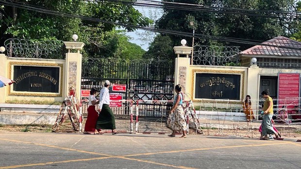 အင်းစိန်ထောင်က နိုင်ငံရေးအကျဉ်းသား ၁၃၀ ထောင်ပြောင်းရွှေ့ခံရ အင်းစိန်ထောင်က နိုင်ငံရေးအကျဉ်းသား ၁၃၀ ထောင်ပြောင်းရွှေ့ခံရ