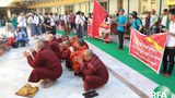 free-students-pray-620.jpg