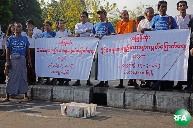 pray-political-prisoners-free-620.jpg pray-political-prisoners-free-620.jpg