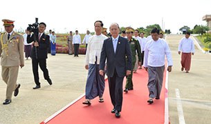 presiden-attend-lao-305 presiden-attend-lao-305