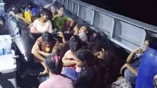 ဖျာပုံနဲ့ ဒေးဒရဲမှာ အဖမ်းခံရတဲ့ ရိုဟင်ဂျာအမျိုးသမီး ၁၂ ဦး ထောင် နှစ်နှစ်ချခံရ ဖျာပုံနဲ့ ဒေးဒရဲမှာ အဖမ်းခံရတဲ့ ရိုဟင်ဂျာအမျိုးသမီး ၁၂ ဦး ထောင် နှစ်နှစ်ချခံရ