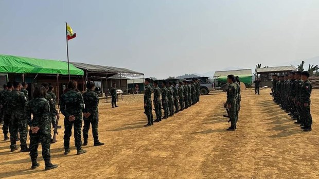 ကချင်ပြည်သူ့စစ်က တစ်အိမ်တစ်ယောက် ရှေ့တန်းထွက်ဖို့ အမိန့်ထုတ် ကချင်ပြည်သူ့စစ်က တစ်အိမ်တစ်ယောက် ရှေ့တန်းထွက်ဖို့ အမိန့်ထုတ်