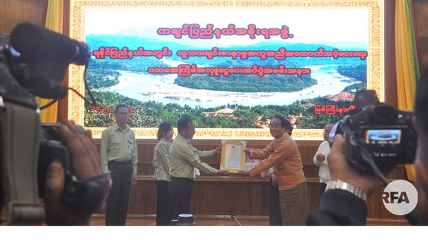 kachin-donate-622.jpg kachin-donate-622.jpg