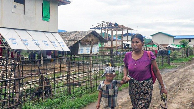 ရခိုင်မှာ နေရပ်ပြန် စစ်ဘေးဒုက္ခသည်တွေ စားဝတ်နေရေးခက်ခဲနေ ရခိုင်မှာ နေရပ်ပြန် စစ်ဘေးဒုက္ခသည်တွေ စားဝတ်နေရေးခက်ခဲနေ