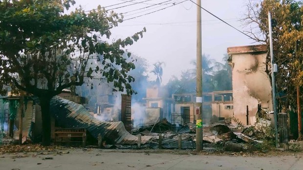 ရမ်းဗြဲမှာ လေကြောင်းနဲ့ လက်နက်ကြီးကြောင့် မီးလောင်ပျက်စီးတဲ့ နေအိမ် ၆၀ ကျော်ရှိလာ ရမ်းဗြဲမှာ လေကြောင်းနဲ့ လက်နက်ကြီးကြောင့် မီးလောင်ပျက်စီးတဲ့ နေအိမ် ၆၀ ကျော်ရှိလာ