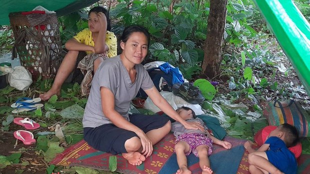 ကော့ကရိတ်မှာ လက်နက်ကြီးနဲ့ပစ်လို့ ဒေသခံတစ်ထောင်ကျော်ထွက်ပြေး ကော့ကရိတ်မှာ လက်နက်ကြီးနဲ့ပစ်လို့ ဒေသခံတစ်ထောင်ကျော်ထွက်ပြေး