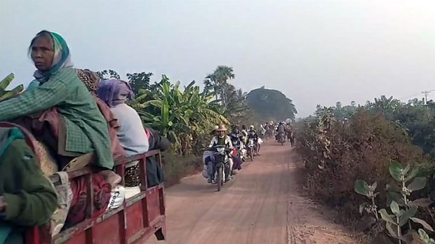 ခင်ဦးမှာ စစ်ကြောင်းဝင်လာလို့ ဒေသခံခြောက်ထောင်ကျော် ထွက်ပြေး ခင်ဦးမှာ စစ်ကြောင်းဝင်လာလို့ ဒေသခံခြောက်ထောင်ကျော် ထွက်ပြေး