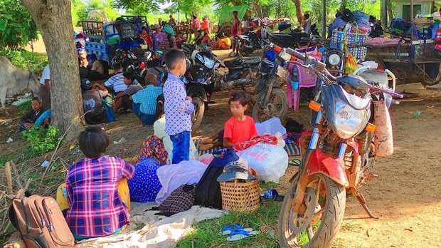 စစ်ကြောင်းထိုးလို့ ရေဦးနဲ့ ပုလဲက ဒေသခံ တစ်သောင်းခွဲကျော် ထွက်ပြေး စစ်ကြောင်းထိုးလို့ ရေဦးနဲ့ ပုလဲက ဒေသခံ တစ်သောင်းခွဲကျော် ထွက်ပြေး