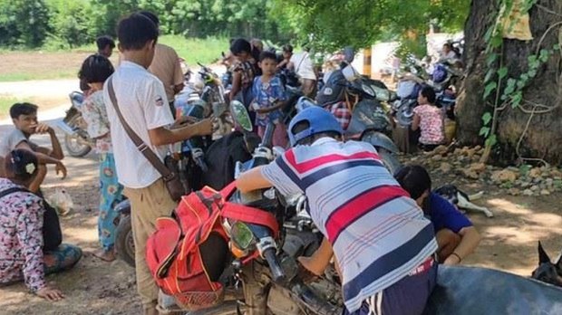 ဆားလင်းကြီးမှာ စစ်ကြောင်းဝင်လာလို့ ဒေသခံ ခုနစ်ထောင်ကျော် ထွက်ပြေးရ ဆားလင်းကြီးမှာ စစ်ကြောင်းဝင်လာလို့ ဒေသခံ ခုနစ်ထောင်ကျော် ထွက်ပြေးရ
