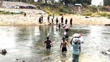 မြဝတီစစ်ဘေးဒုက္ခသည်တွေ သောင်ရင်းမြစ်ဘေးမှာ ရွက်ဖျင်တဲနဲ့ နေထိုင်နေရ
