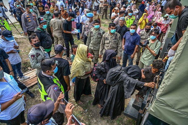 ရိုဟင်ဂျာတွေကို ယာယီကူညီမယ်လို့ အင်ဒိုနီးရှားသမ္မတ ပြော ရိုဟင်ဂျာတွေကို ယာယီကူညီမယ်လို့ အင်ဒိုနီးရှားသမ္မတ ပြော