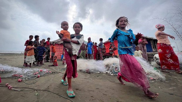 ရိုဟင်ဂျာတွေနဲ့ လူနည်းစုတိုင်းရင်းသားတွေကို ကာကွယ်ဖို့ အရပ်ဘက်အဖွဲ့ ၈ဝ ကျော်တိုက်တွန်း ရိုဟင်ဂျာတွေနဲ့ လူနည်းစုတိုင်းရင်းသားတွေကို ကာကွယ်ဖို့ အရပ်ဘက်အဖွဲ့ ၈ဝ ကျော်တိုက်တွန်း