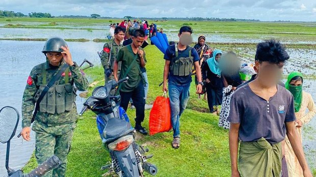 ရခိုင်မှာ လက်နက်ကိုင်အဖွဲ့တွေ အကြမ်းဖက်မှုကျူးလွန်ကြောင်း HRW ပြော ရခိုင်မှာ လက်နက်ကိုင်အဖွဲ့တွေ အကြမ်းဖက်မှုကျူးလွန်ကြောင်း HRW ပြော
