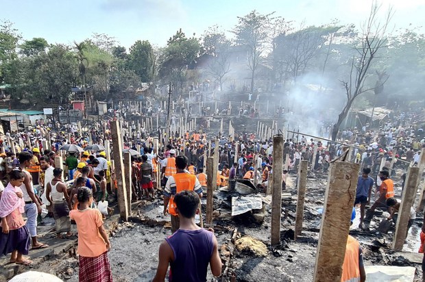 ရိုဟင်ဂျာဒုက္ခသည်စခန်း မီးလောင်မှု လူတစ်ထောင်ကျော် အိုးအိမ်မဲ့ ရိုဟင်ဂျာဒုက္ခသည်စခန်း မီးလောင်မှု လူတစ်ထောင်ကျော် အိုးအိမ်မဲ့