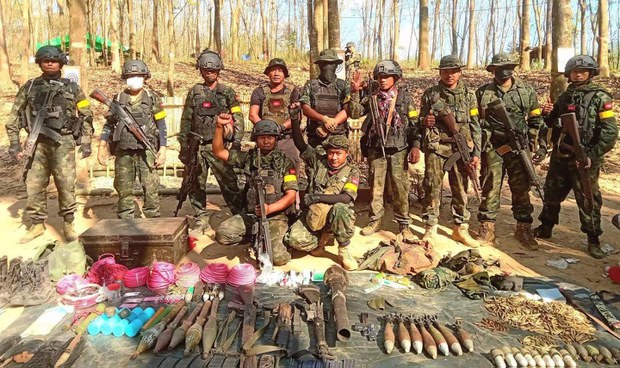 ရေးမြို့နယ်က စစ်ကောင်စီ ကြိုးတံတားဂိတ်ကို ပူးပေါင်းတပ်ဖွဲ့တွေ တိုက်ခိုက်သိမ်းပိုက် ရေးမြို့နယ်က စစ်ကောင်စီ ကြိုးတံတားဂိတ်ကို ပူးပေါင်းတပ်ဖွဲ့တွေ တိုက်ခိုက်သိမ်းပိုက်