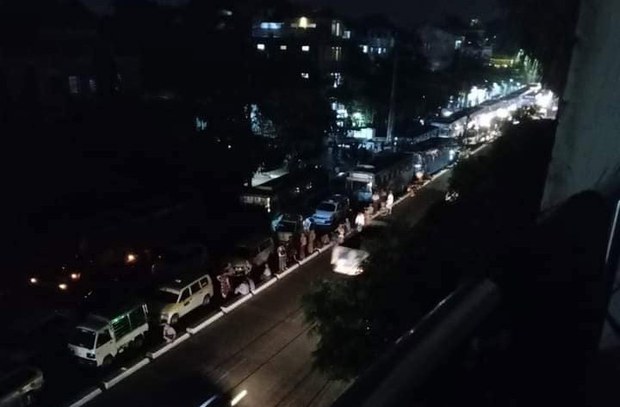 လှိုင်သာယာမြို့အဝင် တံတားသုံးစင်းကို စစ်တပ် ယာယီပိတ်ဆို့စစ်ဆေးခဲ့ကြောင်း မြို့ခံတွေပြော လှိုင်သာယာမြို့အဝင် တံတားသုံးစင်းကို စစ်တပ် ယာယီပိတ်ဆို့စစ်ဆေးခဲ့ကြောင်း မြို့ခံတွေပြော
