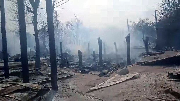 စစ်ကိုင်းနဲ့ မန္တလေးတိုင်းက ရွာအချို့ဆက်တိုက်မီးရှို့ခံနေရ စစ်ကိုင်းနဲ့ မန္တလေးတိုင်းက ရွာအချို့ဆက်တိုက်မီးရှို့ခံနေရ