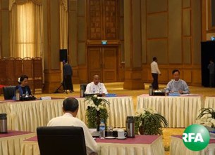 leaders-talk-305.jpg leaders-talk-305.jpg