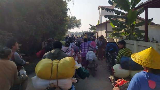 ယင်းမာပင်နဲ့ ဆားလင်းကြီးမှာ စစ်ကြောင်းထိုးလို့ ဒေသခံတစ်သောင်းကျော် ထွက်ပြေး ယင်းမာပင်နဲ့ ဆားလင်းကြီးမှာ စစ်ကြောင်းထိုးလို့ ဒေသခံတစ်သောင်းကျော် ထွက်ပြေး