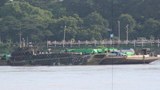 ဆားလင်းကြီးမှာ စစ်ရေယာဉ်အုပ်စုက လက်နက်ကြီးနဲ့ပစ်ခတ်လို့ ဒေသခံတွေ ထွက်ပြေးနေရ