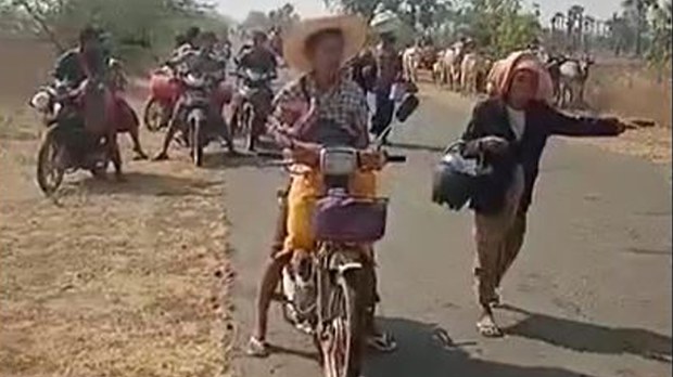 ဆားလင်းကြီးမှာ စစ်ကောင်စီတပ် ဝင်စီးလို့ ဒေသခံငါးထောင်ကျော် ထွက်ပြေး ဆားလင်းကြီးမှာ စစ်ကောင်စီတပ် ဝင်စီးလို့ ဒေသခံငါးထောင်ကျော် ထွက်ပြေး