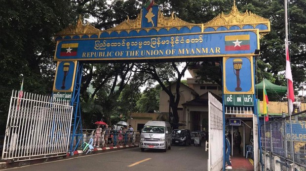 ထိုင်းမြောက်မှာ ယာယီဖြတ်သန်းခွင့်နဲ့ဝင်လာတဲ့ မြန်မာ ၇၅ ဦးကို ပြန်လွှတ် ထိုင်းမြောက်မှာ ယာယီဖြတ်သန်းခွင့်နဲ့ဝင်လာတဲ့ မြန်မာ ၇၅ ဦးကို ပြန်လွှတ်
