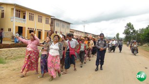 pin-phyit-villager-protest-305 pin-phyit-villager-protest-305