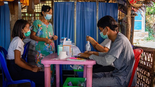 ရခိုင်ပြည်နယ်က မြို့တချို့မှာ ဆေးဝါးနဲ့ ကုန်ပစ္စည်းတွေ ပြတ်လပ်နေ ရခိုင်ပြည်နယ်က မြို့တချို့မှာ ဆေးဝါးနဲ့ ကုန်ပစ္စည်းတွေ ပြတ်လပ်နေ