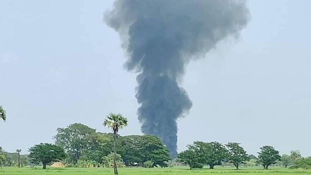 ရွှေဘိုမှာ ဖမ်းဆီးခံထားရတဲ့ အရပ်သား နှစ်ဆယ်ကျော် ပြန်မလွတ်သေး ရွှေဘိုမှာ ဖမ်းဆီးခံထားရတဲ့ အရပ်သား နှစ်ဆယ်ကျော် ပြန်မလွတ်သေး