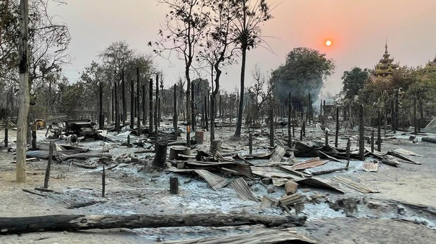 ၁၉ ရက်ကြာ စစ်ကြောင်းဝင်သွားတဲ့ ရွှေကူမြို့မှာ နေအိမ်တစ်ထောင်ဝန်းကျင် မီးရှို့ခံထားရ ၁၉ ရက်ကြာ စစ်ကြောင်းဝင်သွားတဲ့ ရွှေကူမြို့မှာ နေအိမ်တစ်ထောင်ဝန်းကျင် မီးရှို့ခံထားရ