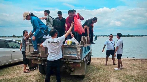 စဥ့်ကူးတိုက်ပွဲမှာ ပိတ်မိနေတဲ့ တရုတ်နိုင်ငံသား ၁၅ ဦးကို MDY-PDF နေရပ်ပြန်ခွင့်ပြု စဥ့်ကူးတိုက်ပွဲမှာ ပိတ်မိနေတဲ့ တရုတ်နိုင်ငံသား ၁၅ ဦးကို MDY-PDF နေရပ်ပြန်ခွင့်ပြု