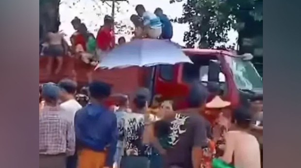ဖမ်းခံထားရတဲ့ ဗျိုင်းဖြူရွာခံ လေးဆယ်ကျော်ကို စစ်ကောင်စီပြန်လွှတ် ဖမ်းခံထားရတဲ့ ဗျိုင်းဖြူရွာခံ လေးဆယ်ကျော်ကို စစ်ကောင်စီပြန်လွှတ်